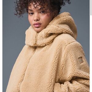 Alo Foxy Sherpa Jacket - Camel - XS